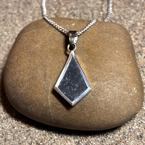 Lunar Pendant No. 07 — Grand, 0.24 g