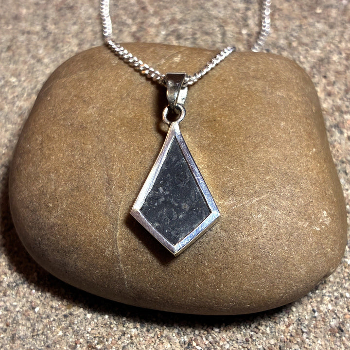 Lunar Pendant No. 07 — Grand, 0.24 g