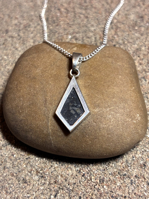 Lunar Pendant No. 03 — Grand, 0.26 g