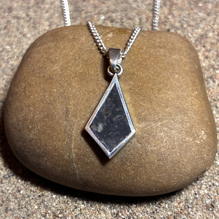 Lunar Pendant No. 03 — Grand, 0.26 g