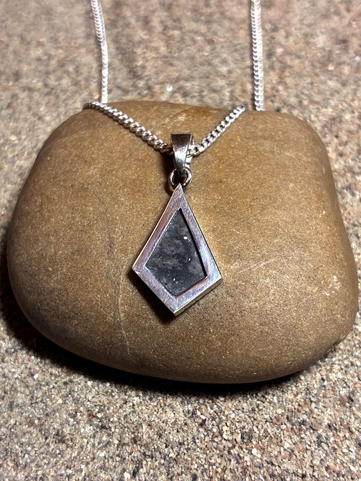 Lunar Pendant No. 02 — Grand, 0.26 g
