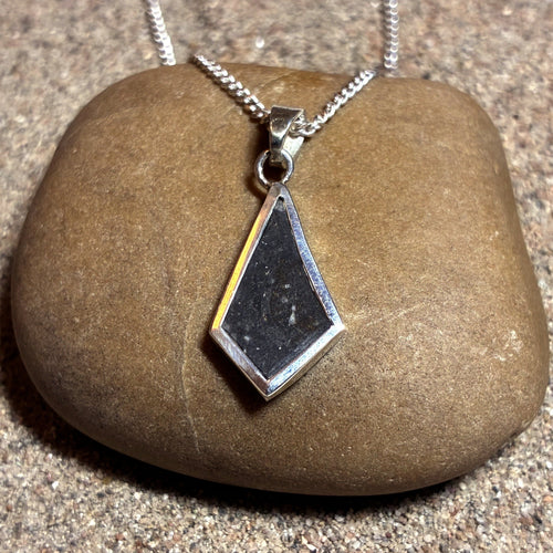 Lunar Pendant No. 01 — Grand, 0.28 g
