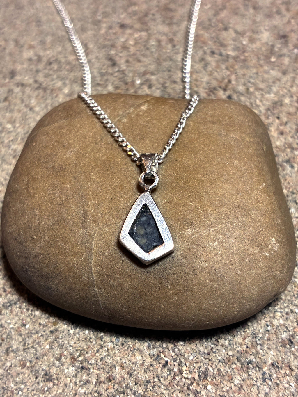 Lunar Pendant No. 18 — Classic, 0.15 g